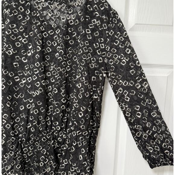 Chico's Women's Black & White Sheer Long Sleeve Top Size 1. - Picture 13 of 13